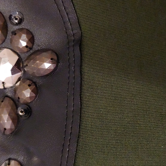 Imitation leather+sequins top - Picture 3 of 4